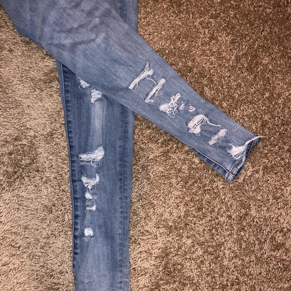 Women’s American Eagle distressed jeans